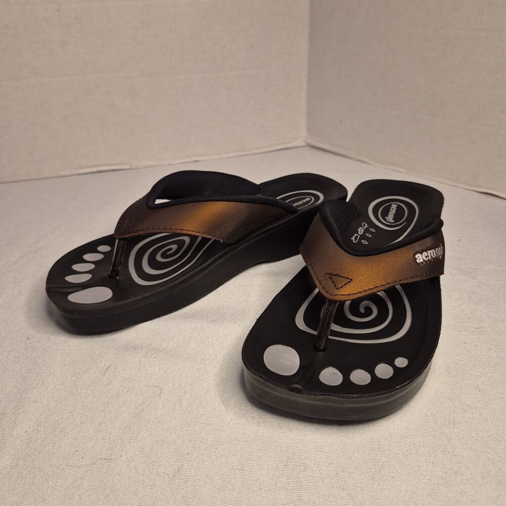 Aerosoft Womens Thong Sandals Size EU 36 (US 5) Black Bronze Toe Print Graphic